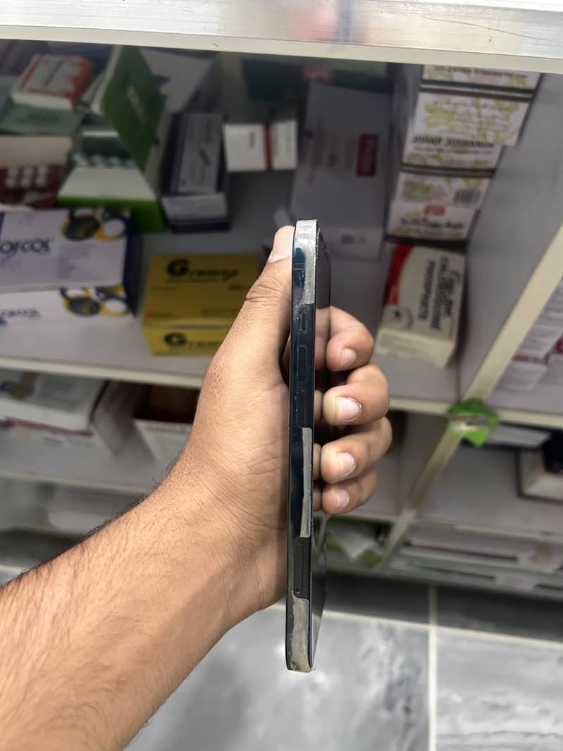Apple iPhone 13 4