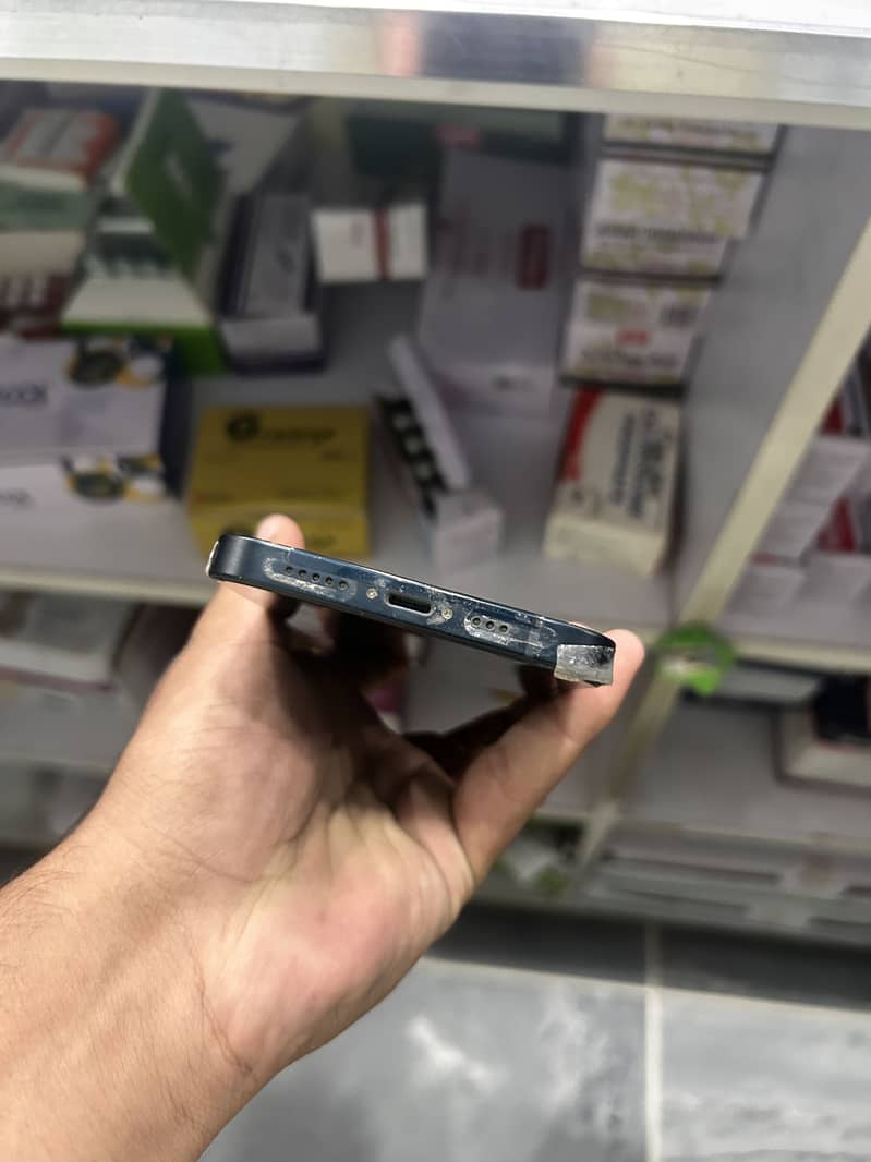 Apple iPhone 13 6