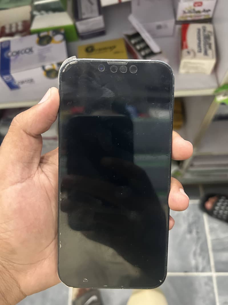 Apple iPhone 13 8
