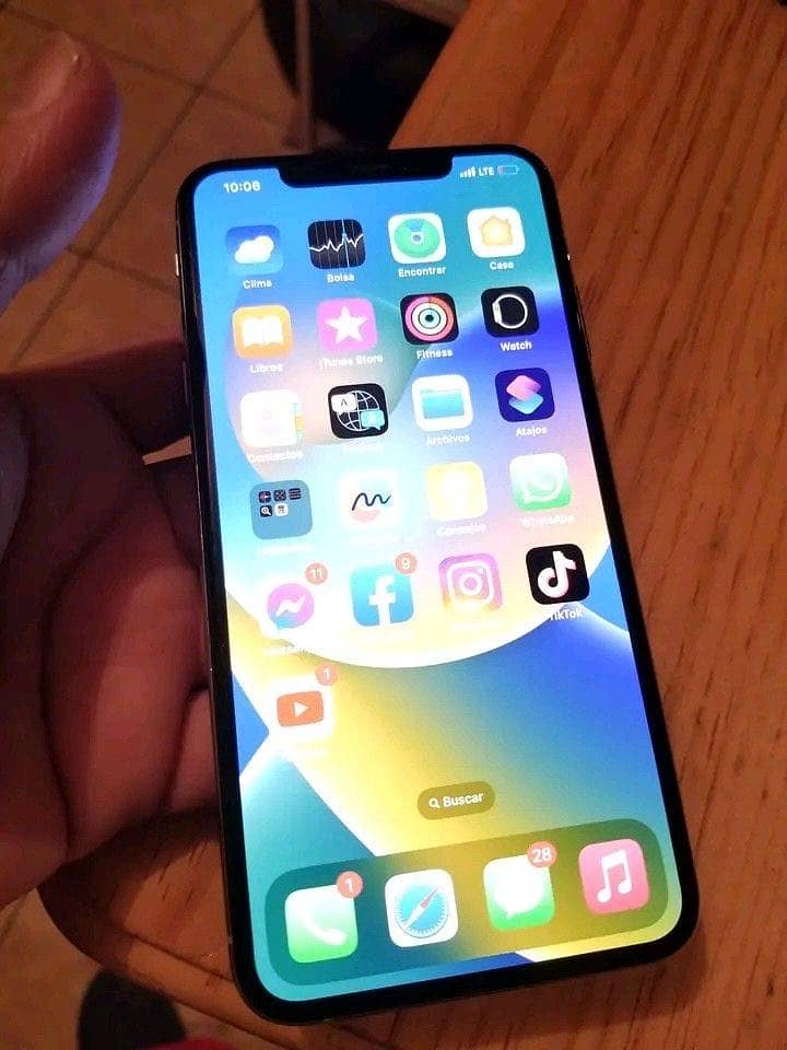 Apple iPhone XS Max 0
