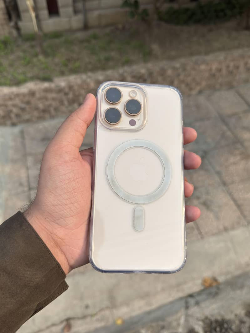 Apple iPhone 16 Pro Max 6