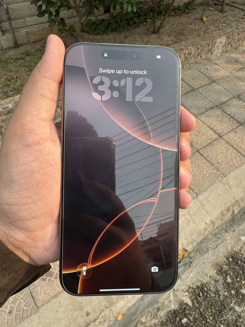 Apple iPhone 16 Pro Max 8