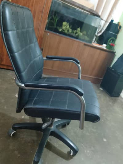 Black Office Revolving Chair with Metal Armrests – Repair Needed