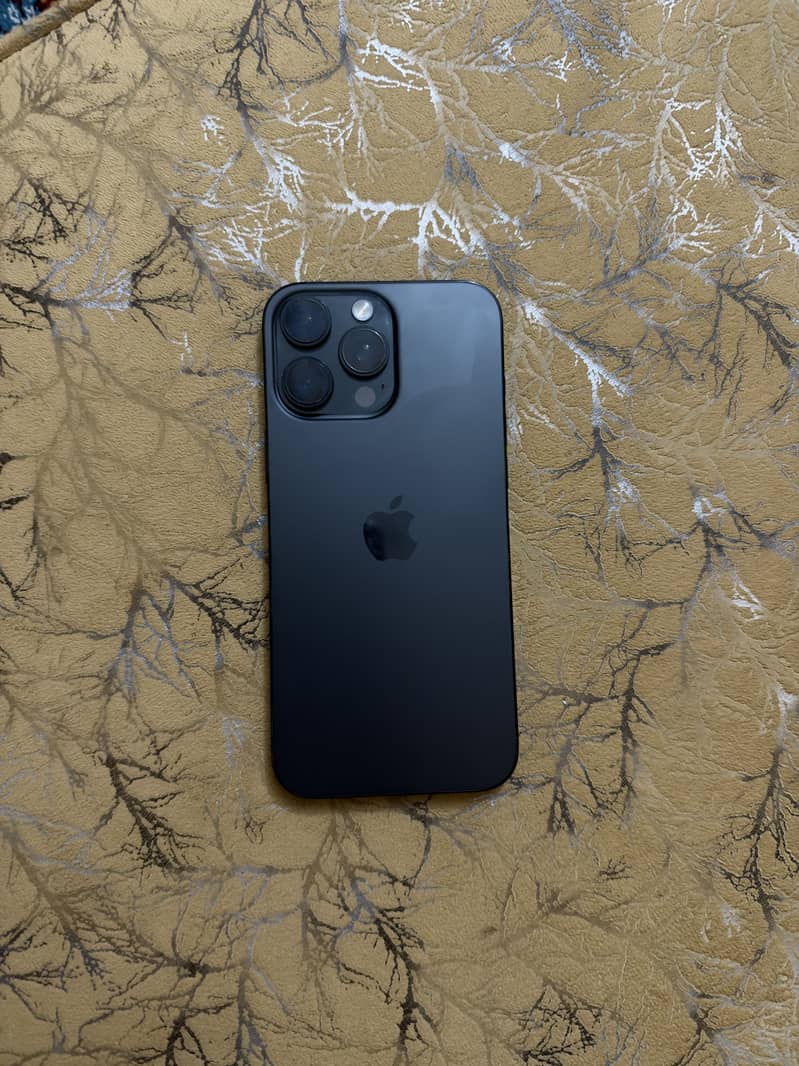 Apple iPhone 16 Pro Max 4