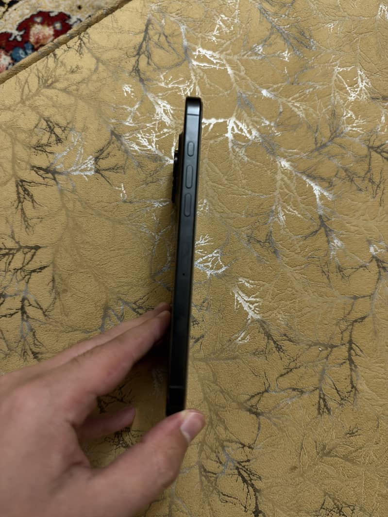 Apple iPhone 16 Pro Max 5