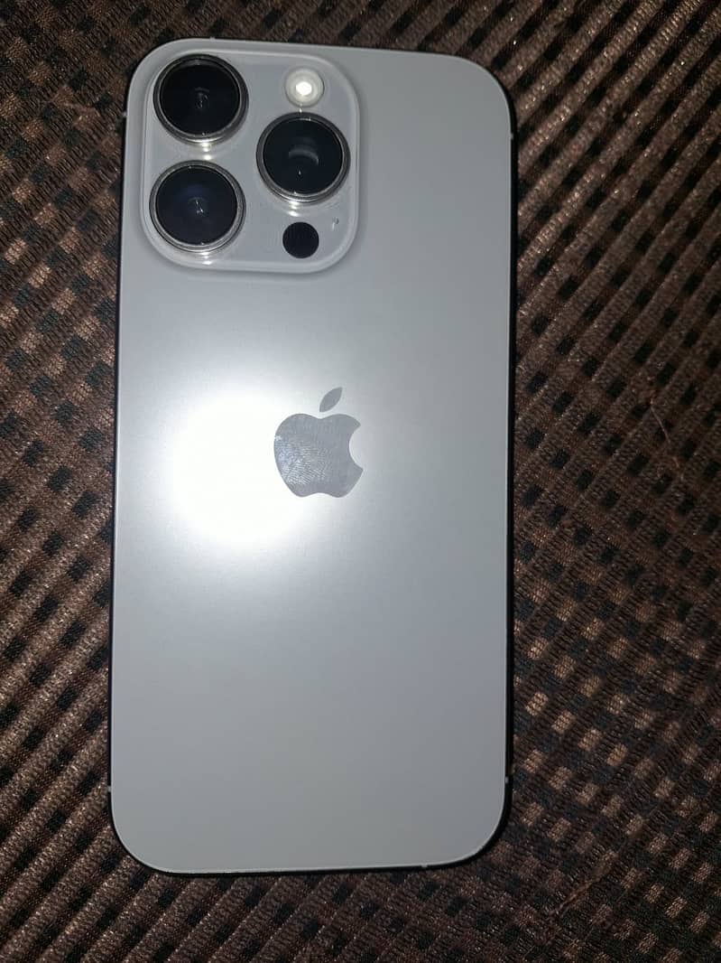 Apple iPhone 16 Pro 0