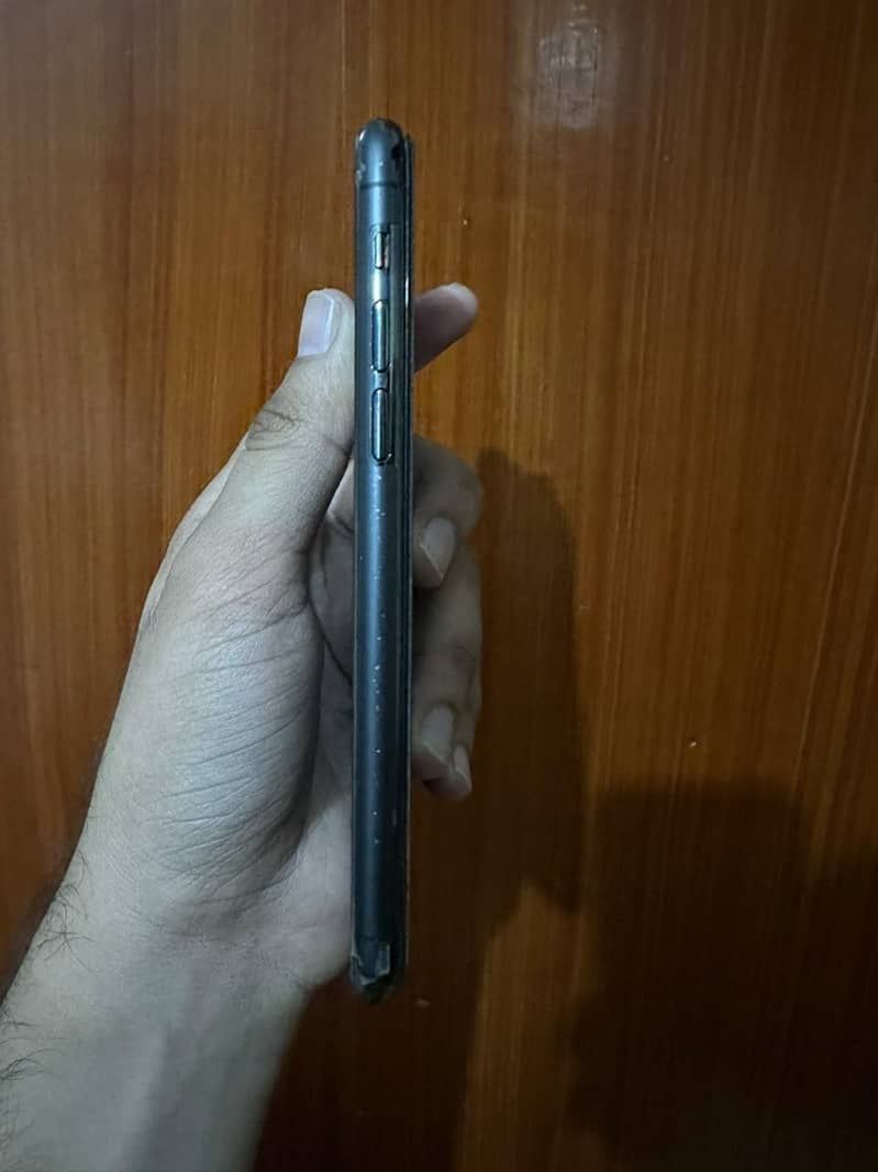Apple iPhone 11 Pro 3