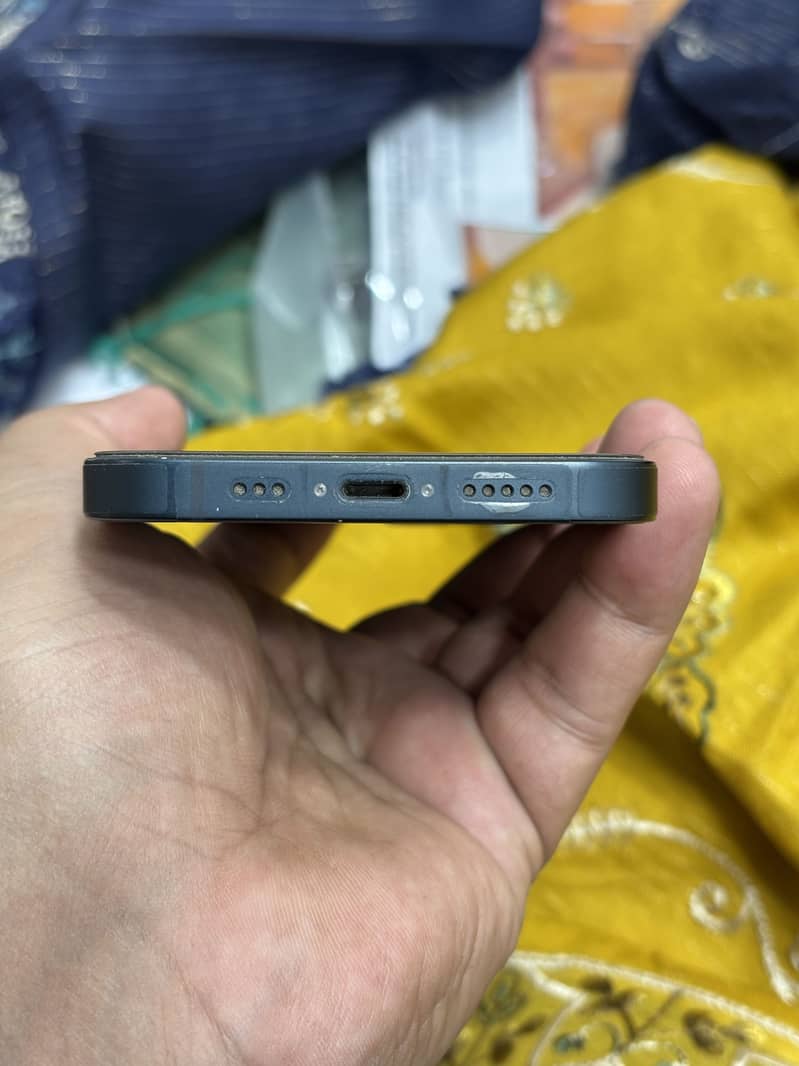 Apple iPhone 13 2