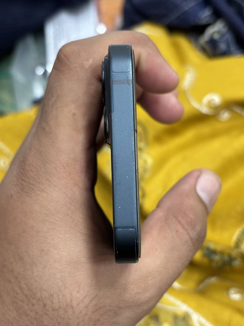 Apple iPhone 13 4