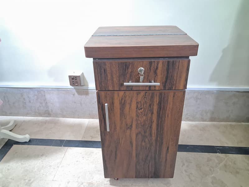 Foldable Iron Stand 0