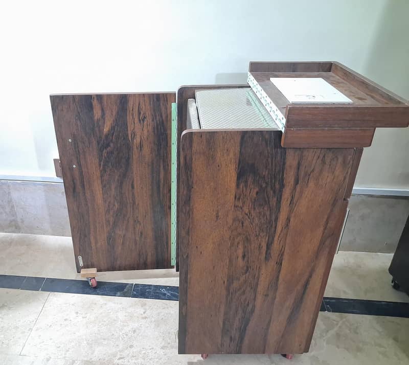 Foldable Iron Stand 1