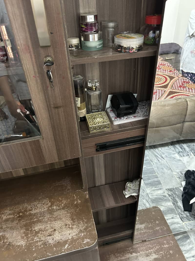 Dressing table 0
