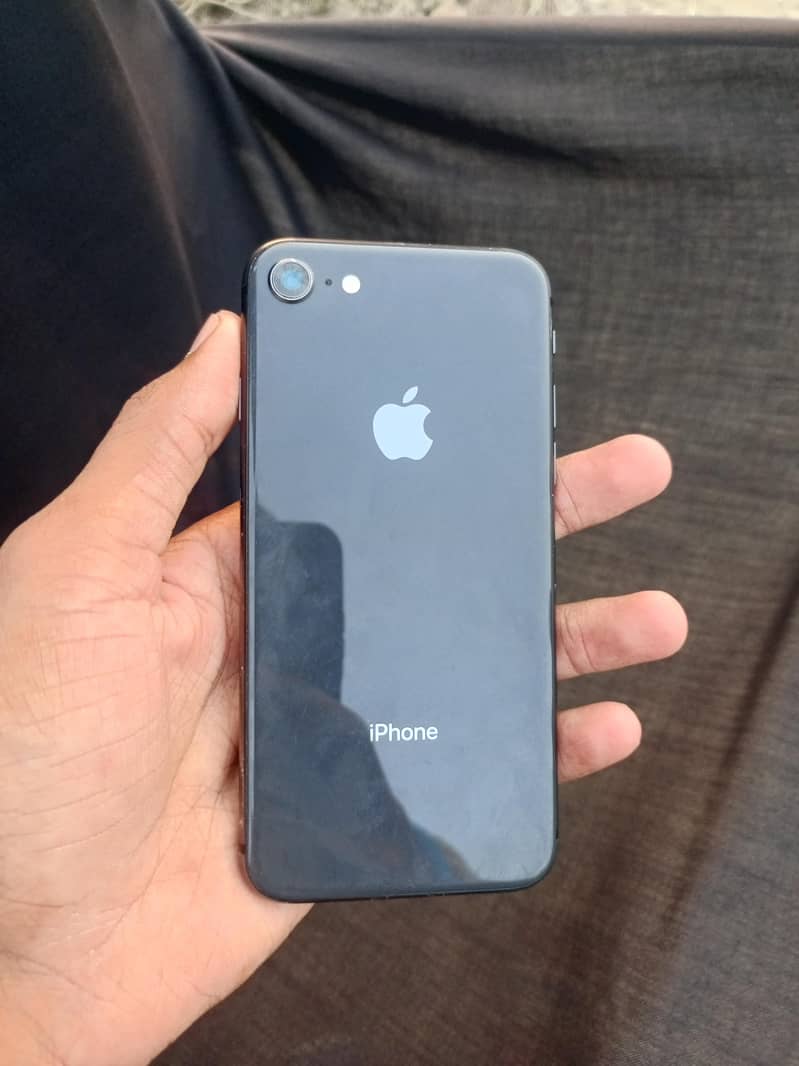 Apple iPhone 8 1