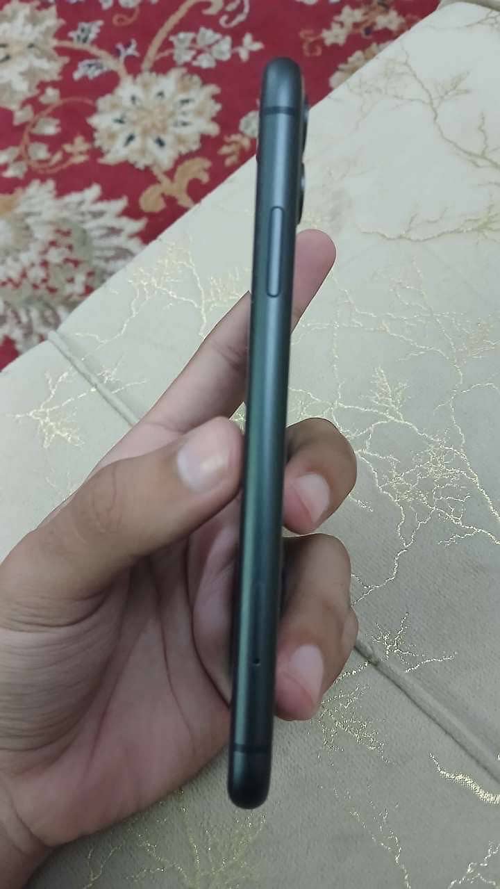 Apple iPhone 11 7