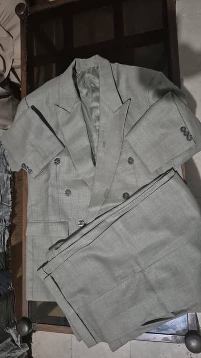 2 pc Suit in new condition