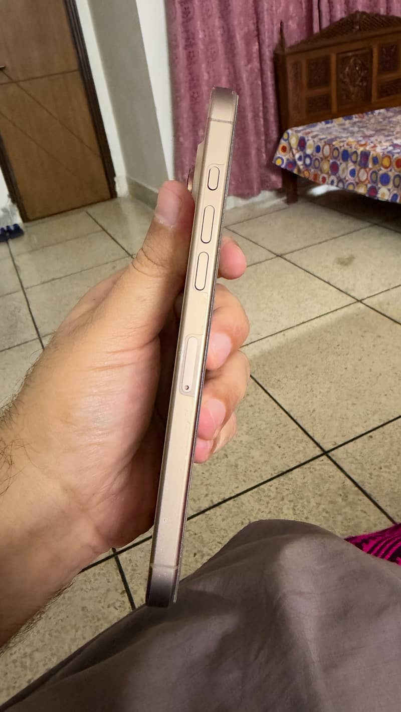 Apple iPhone 16 Pro Max 2