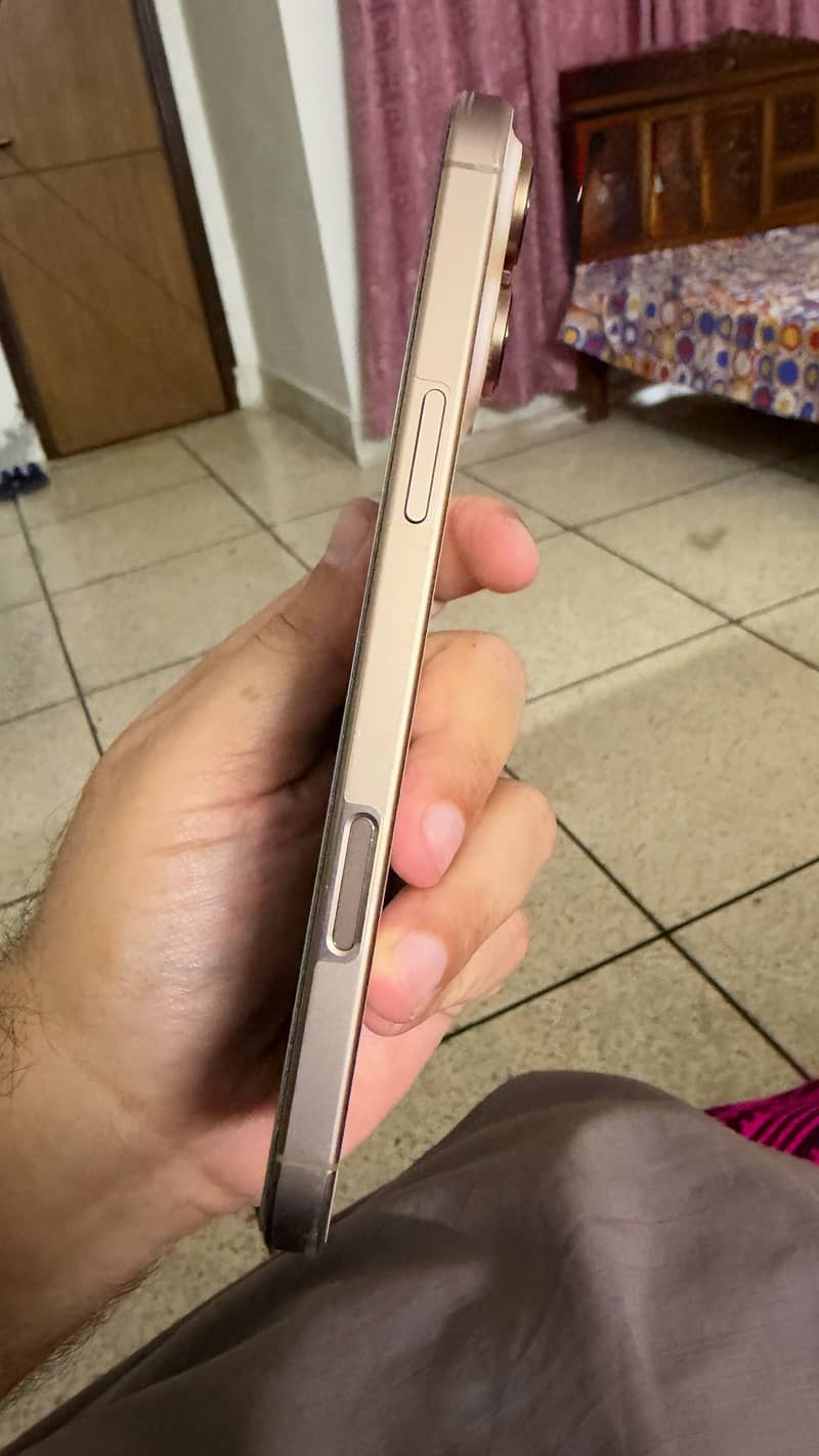 Apple iPhone 16 Pro Max 3