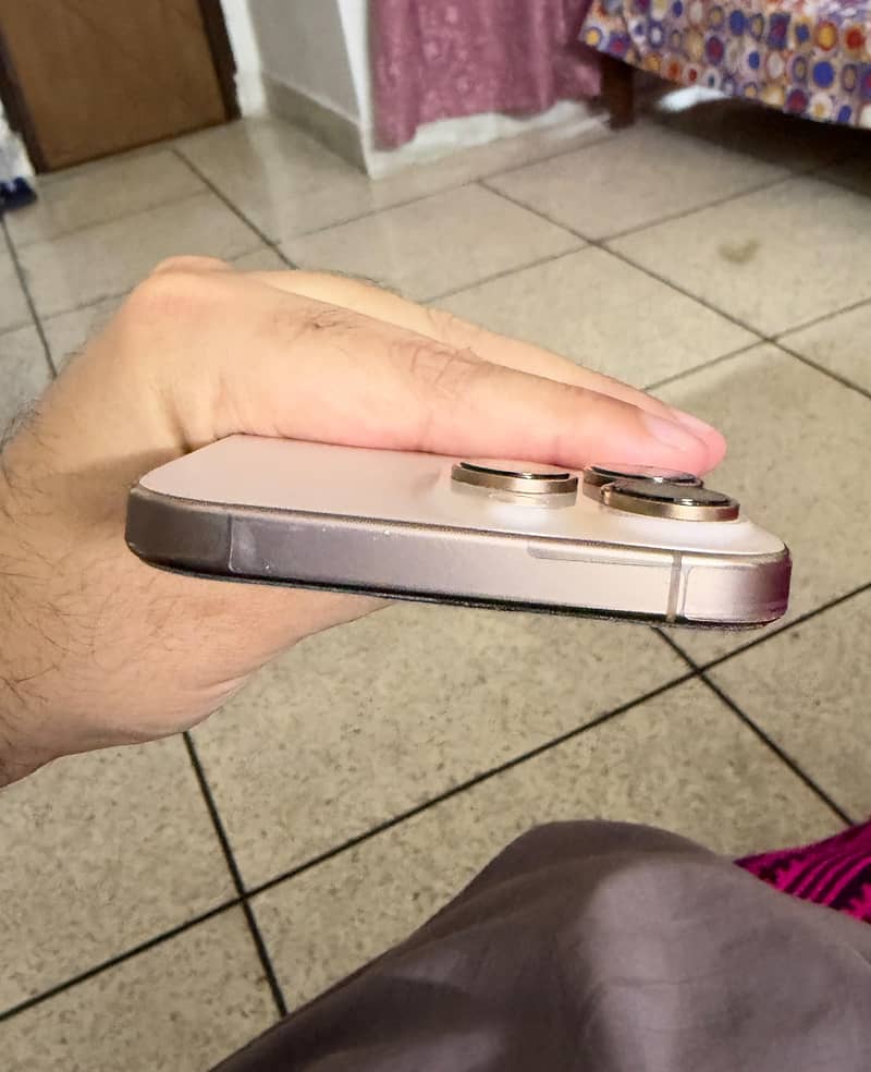 Apple iPhone 16 Pro Max 4