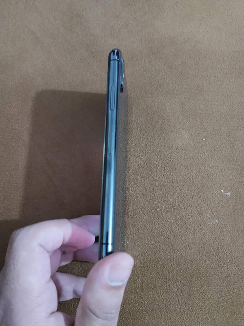 iphone x 10/9 condition 5