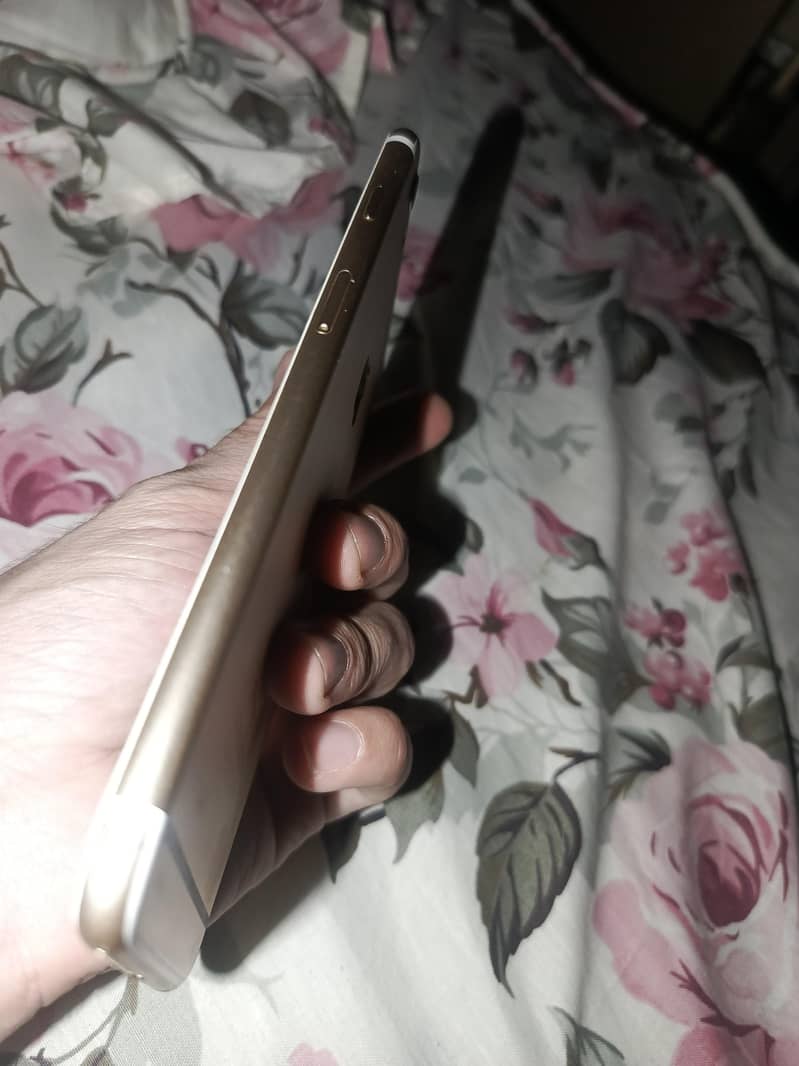 Apple iPhone 6 Plus 5