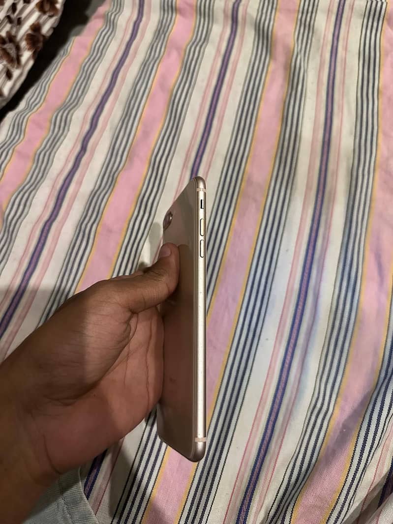 Apple iPhone 8 Plus 3