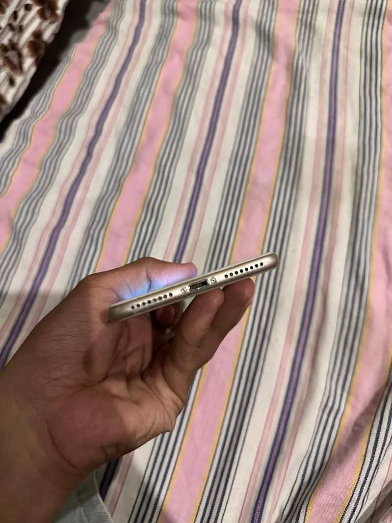 Apple iPhone 8 Plus 4
