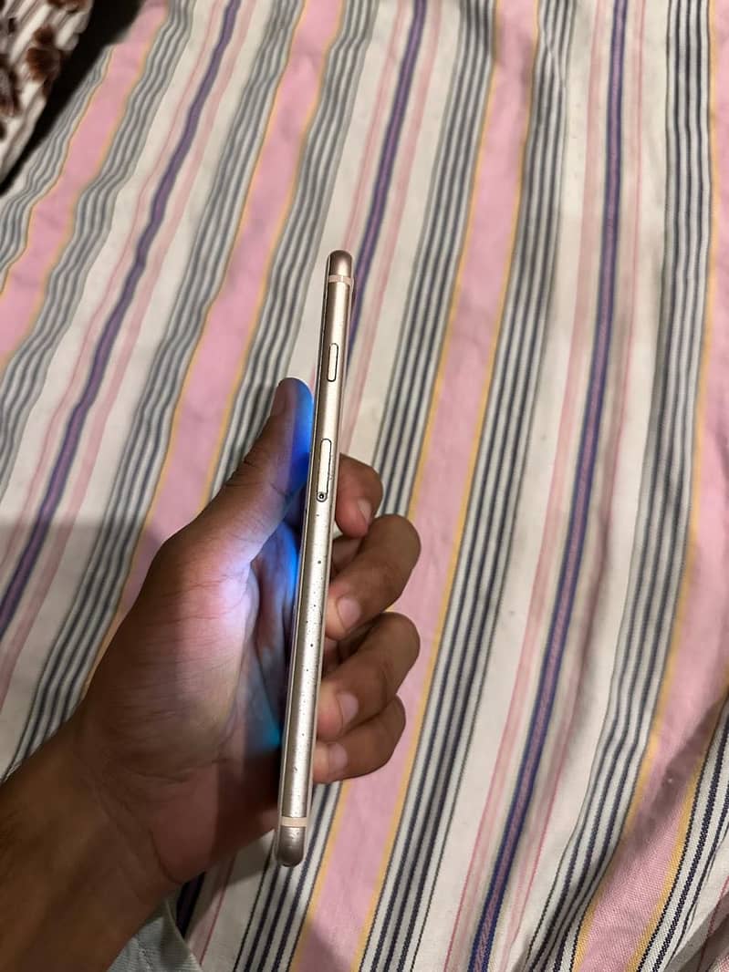 Apple iPhone 8 Plus 5