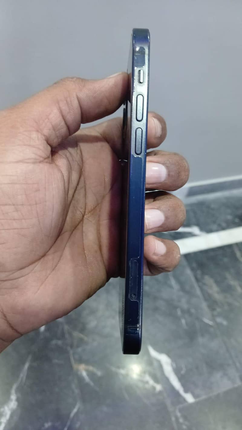Apple iPhone 12 2