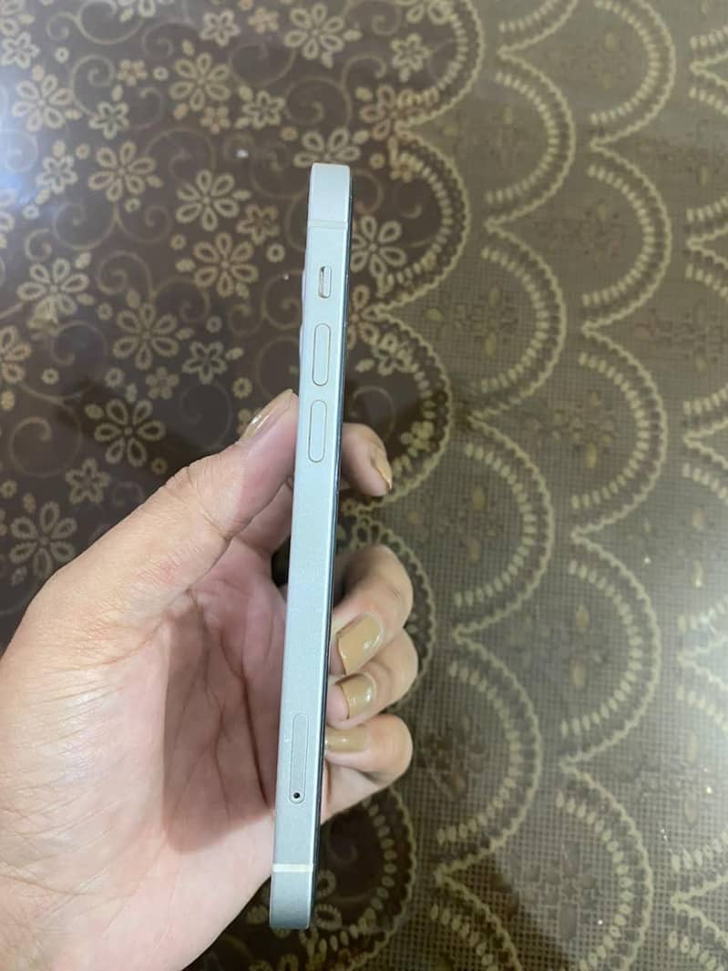 Apple iPhone 12 4