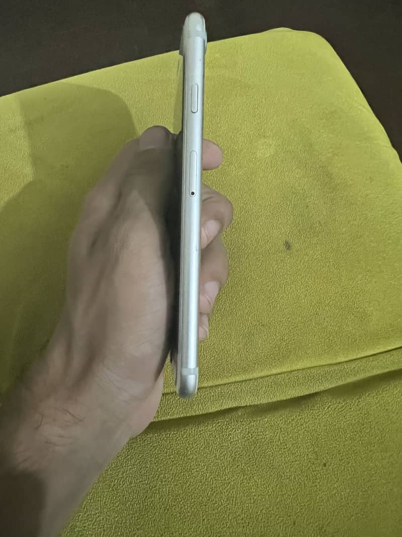 Apple iPhone 7 1