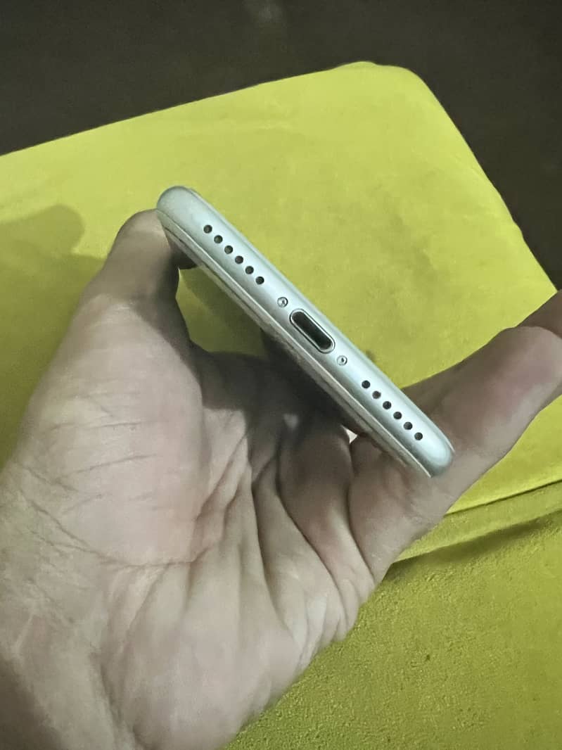 Apple iPhone 7 2