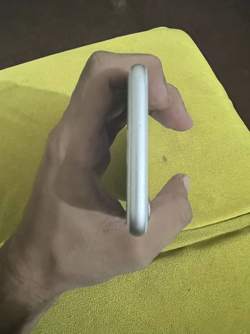 Apple iPhone 7 3