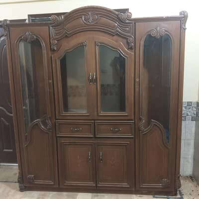 WOODEN SHOWCASE / DIVIDER