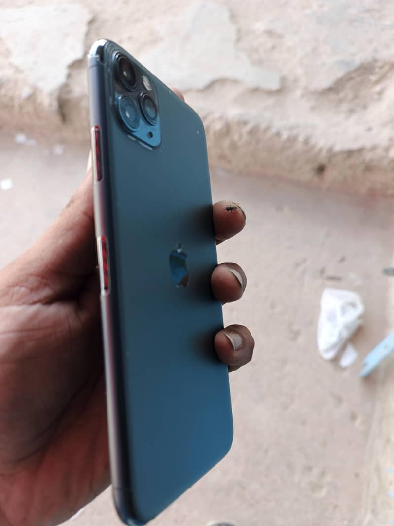 Apple iPhone 11 Pro Max 2