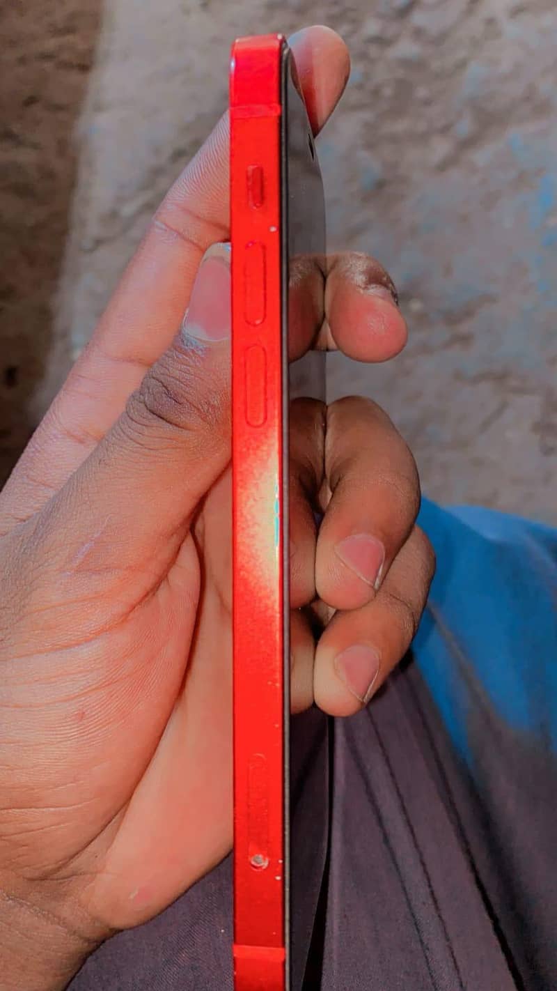 Apple iPhone 12 4