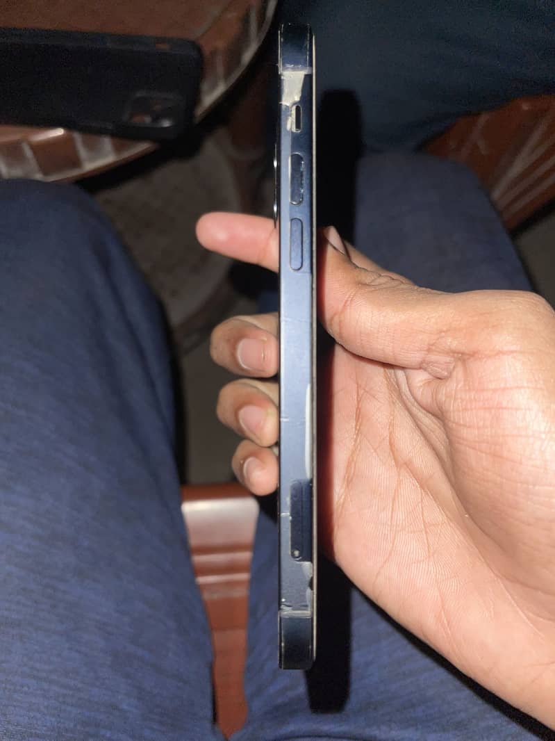 Apple iPhone 12 1