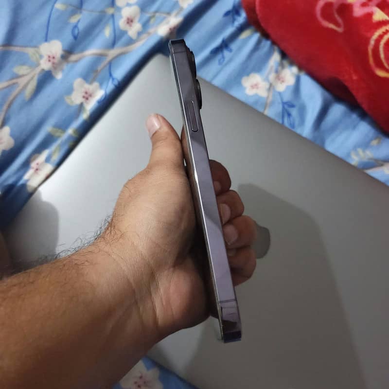 Apple iPhone 14 Pro Max 1