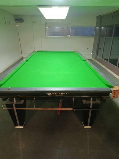snoker table