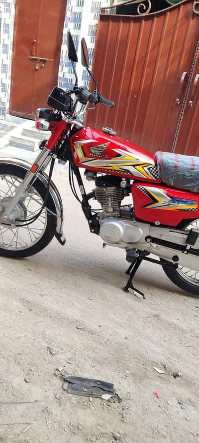 Honda 125 new condition 10 by 10l
