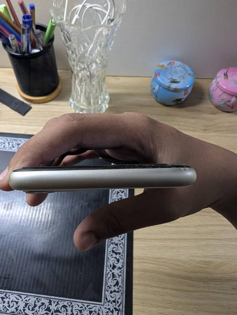 iPhone 11 3