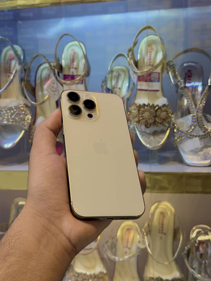 Apple iPhone 14 Pro Max 0