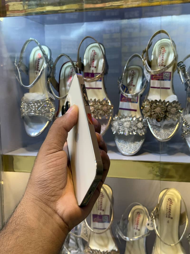 Apple iPhone 14 Pro Max 4