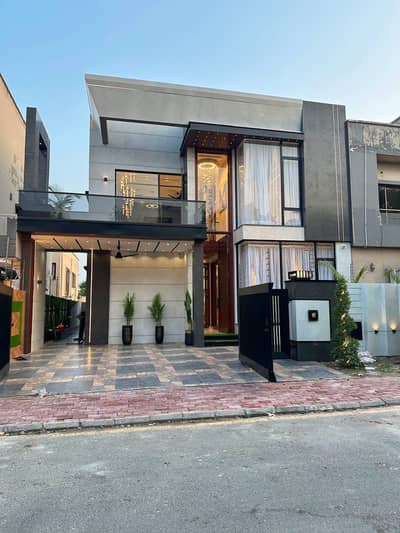 10 Marla Neat & Clean House Available For Rent C Bahria Town Lahore