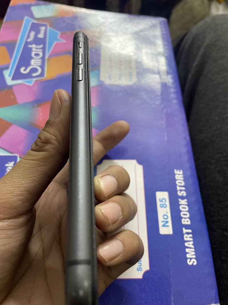 Apple iPhone 11 0