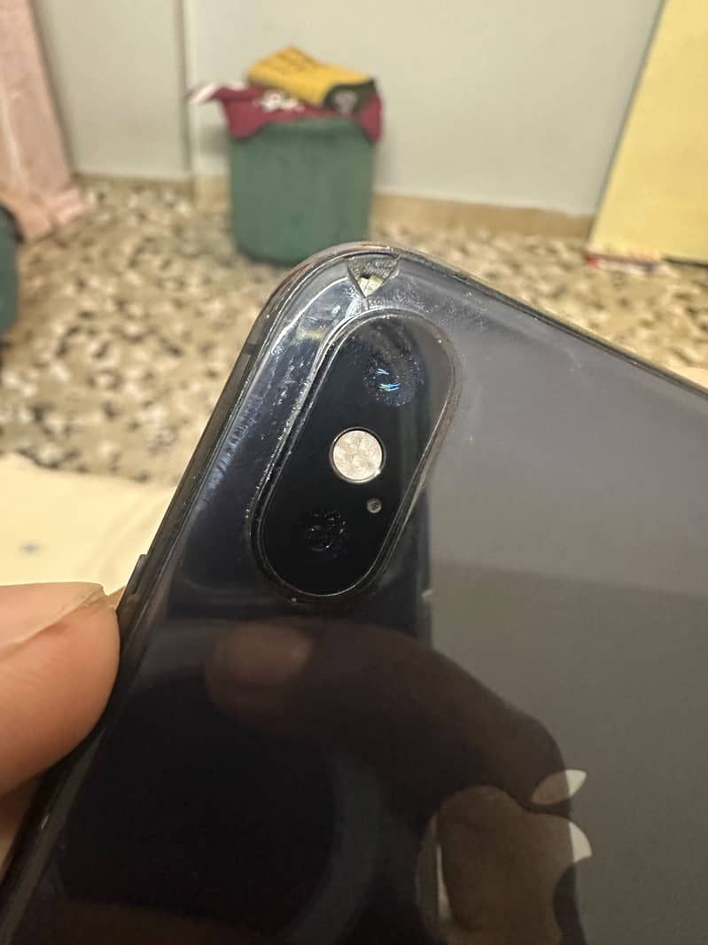 Apple iPhone XS 4