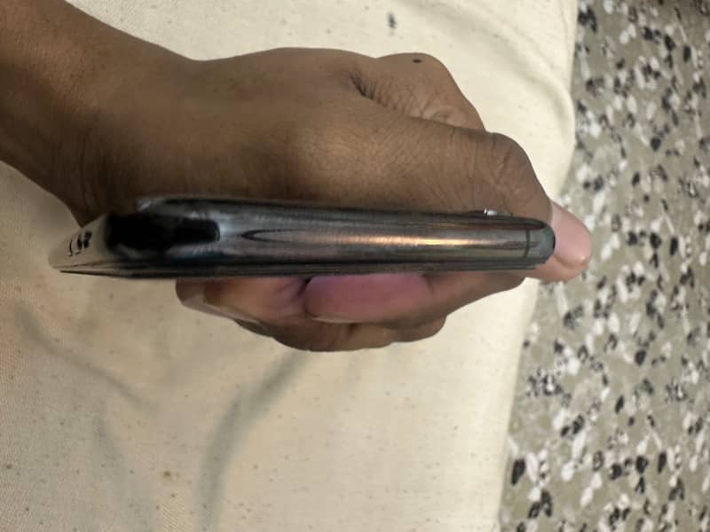 Apple iPhone XS 5