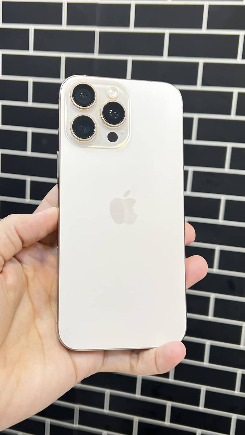 Apple iPhone 16 Pro Max 3
