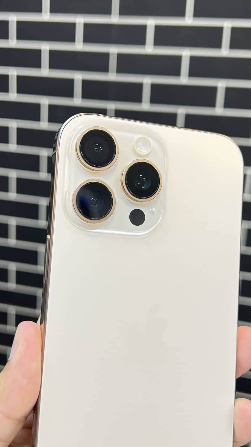 Apple iPhone 16 Pro Max 6