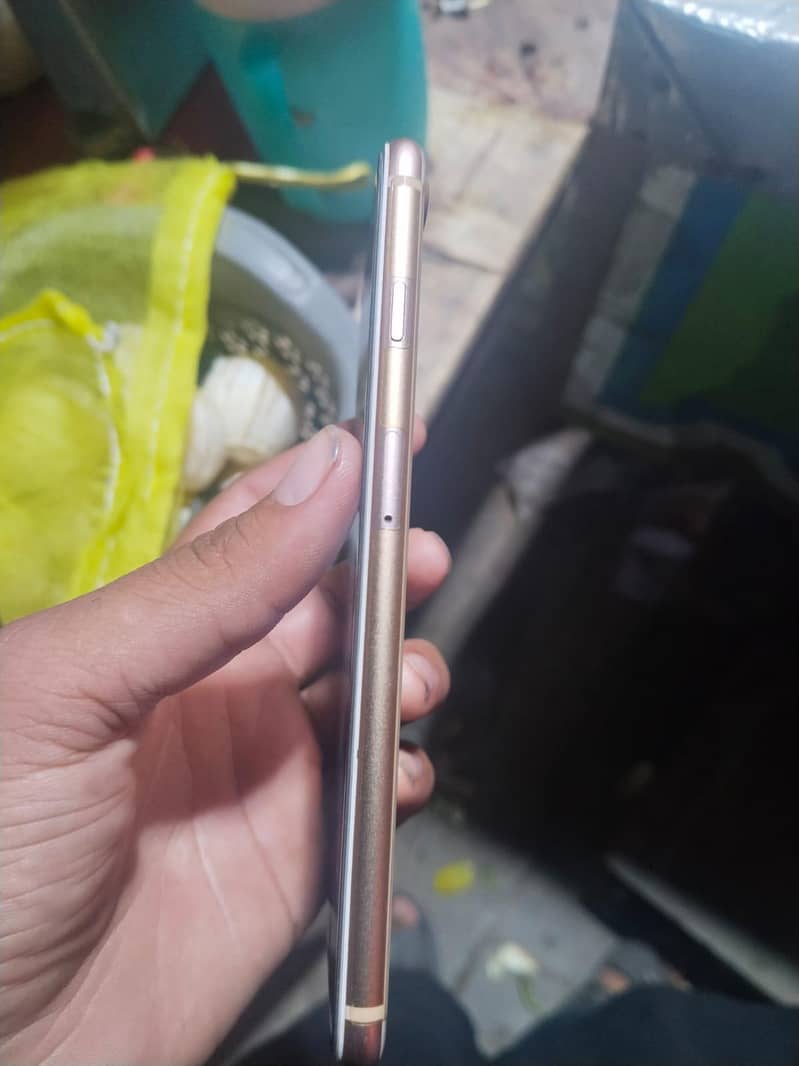 Apple iPhone 8 Plus 4
