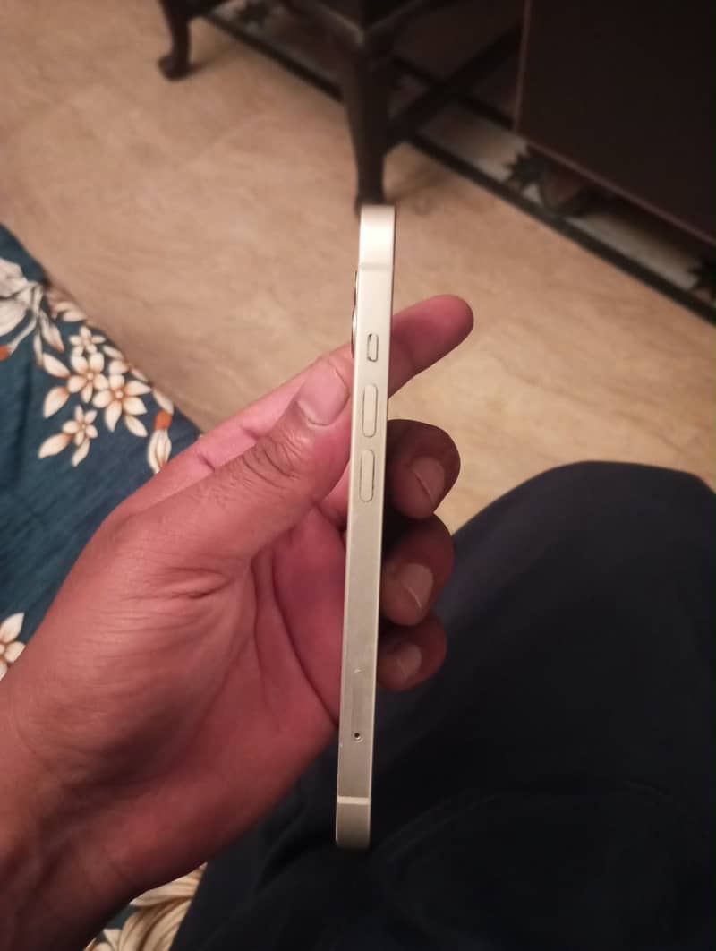 Apple iPhone 13 4